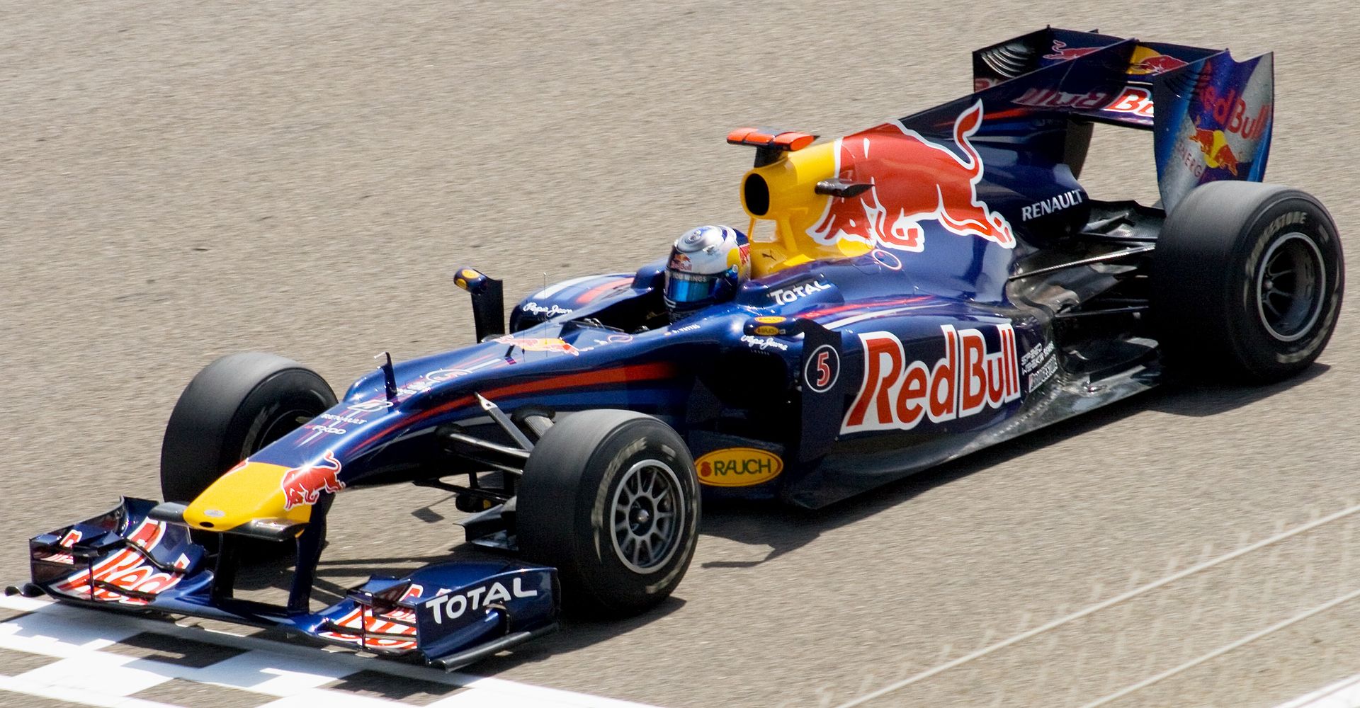 Vettel Bahrain 2010 (beschnitten) .jpg