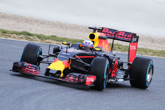 Daniel-Ricciardo-Red-Bull-Formel-1-Test-Barcelona-22-Februar-2016-fotoshowImage-42e6aa56-928495.jpg