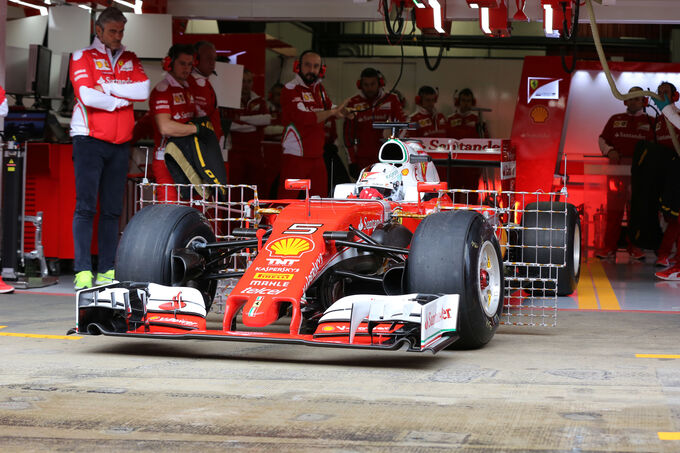 Sebastian-Vettel-Ferrari-Formel-1-Test-Barcelona-22-Februar-2016-fotoshowImage-3b38b0bd-928483.jpg