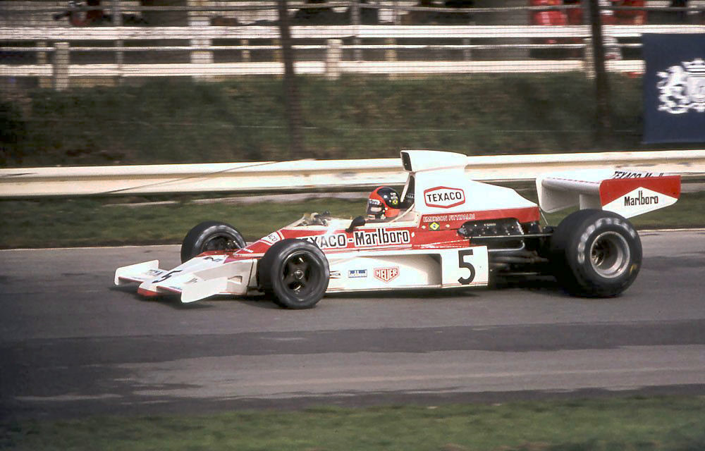 Emerson_Fittipaldi_McLaren_M23_1974_Britain.jpg